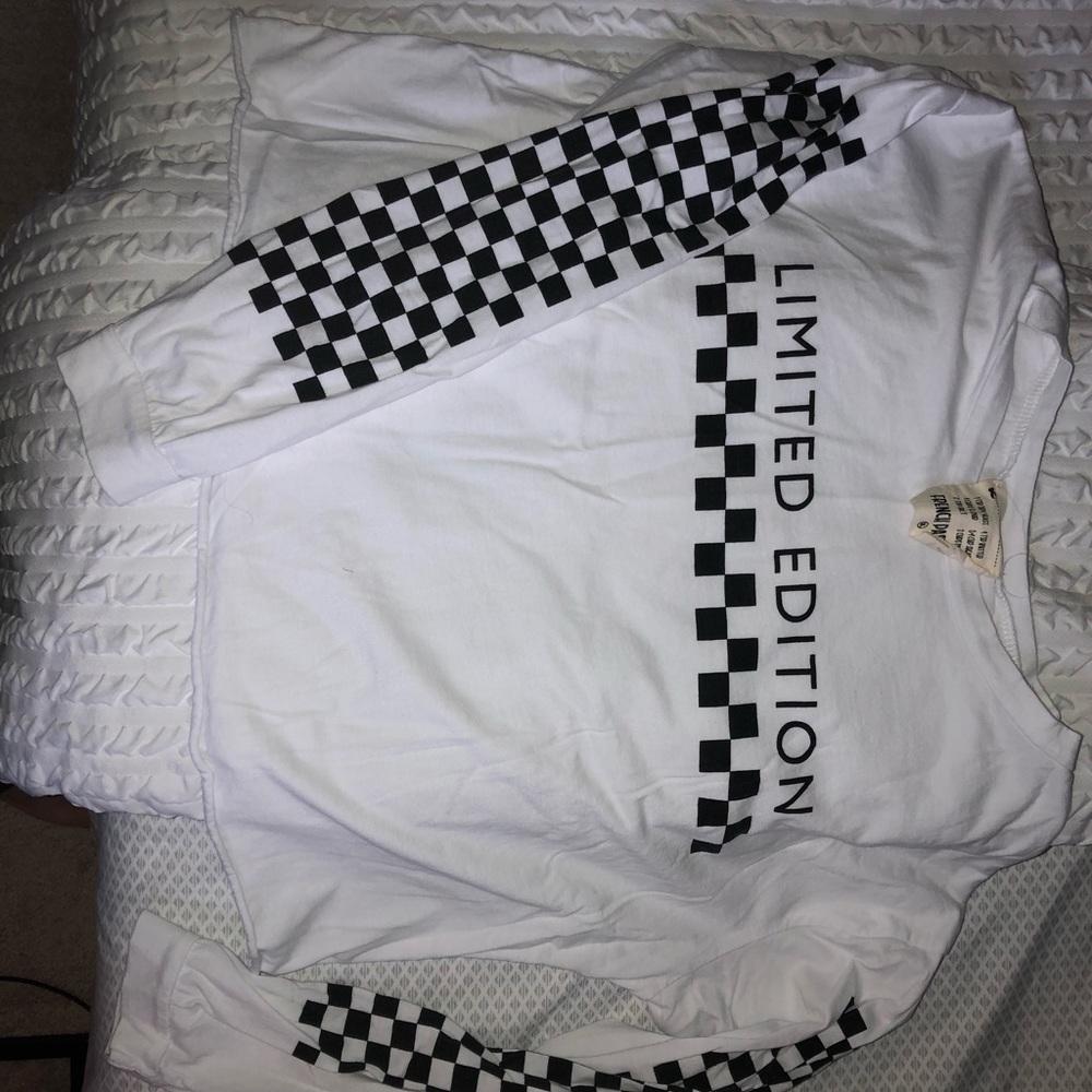 White long sleeve light weight crop top